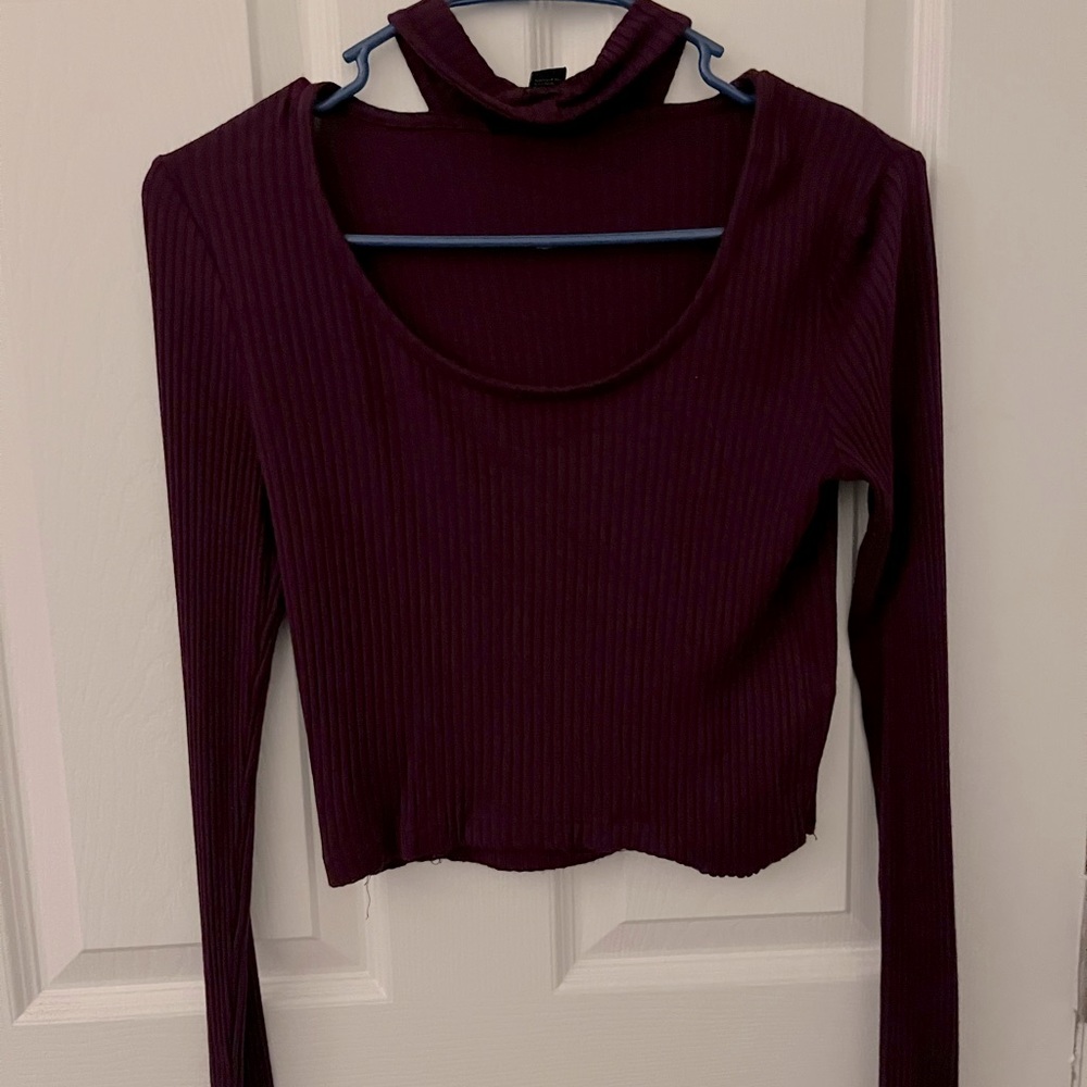 Forever 21 women’s long sleeve crop top with neck band